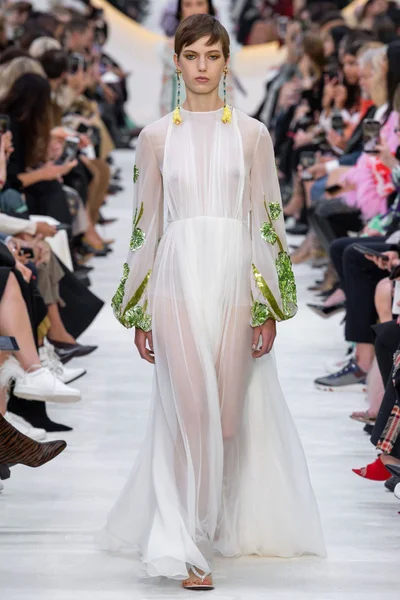 Look 64
